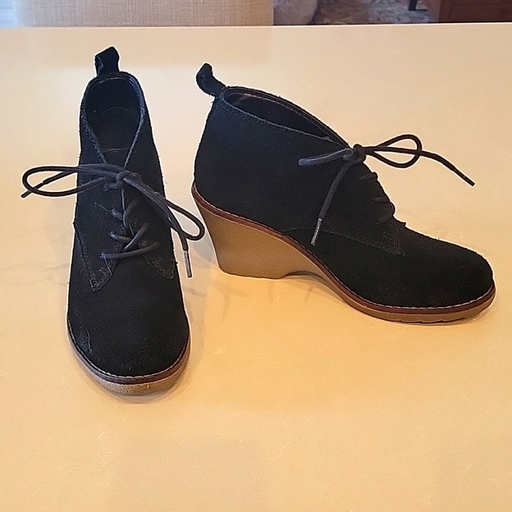 Ladies suede wedge booties